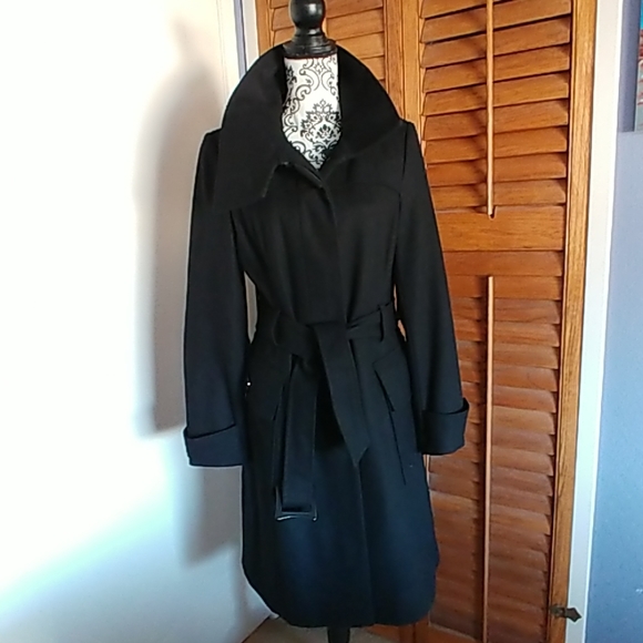 Dereon Jackets & Blazers - 💫Dereon Black Belted Wool Blend Funnel Neck Coat